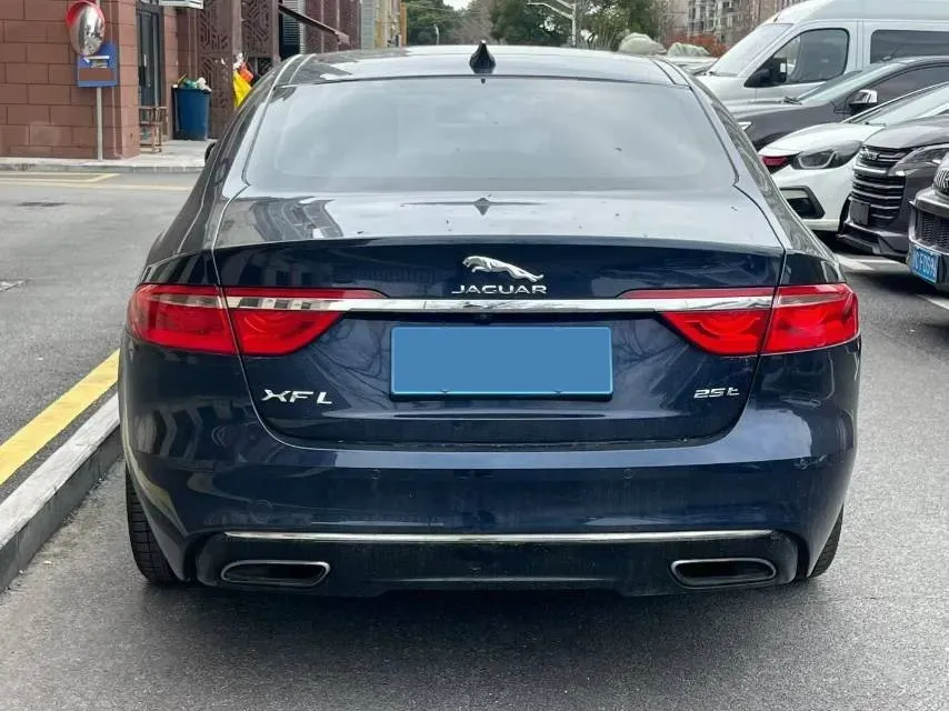 2018 Jaguar XF 2.0T 250HP L4 8AT,autocango,china used car exporter,china ev exporter,chinese used car exporter,chinese used ev exporter