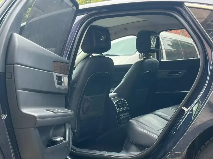 2018 Jaguar XF 2.0T 250HP L4 8AT,autocango,china used car exporter,china ev exporter,chinese used car exporter,chinese used ev exporter