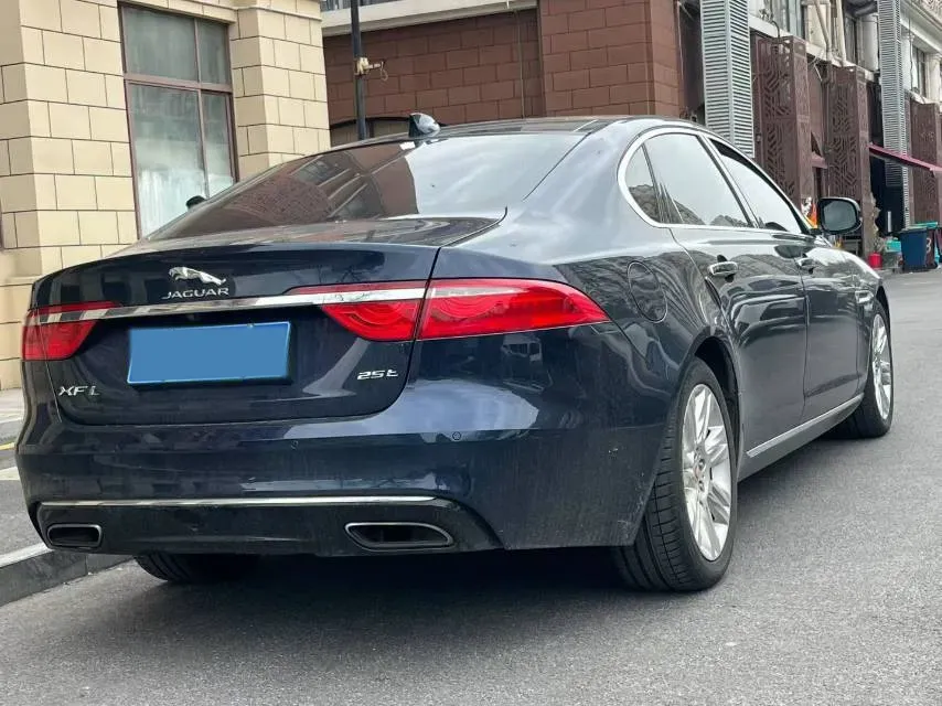 2018 Jaguar XF 2.0T 250HP L4 8AT,autocango,china used car exporter,china ev exporter,chinese used car exporter,chinese used ev exporter