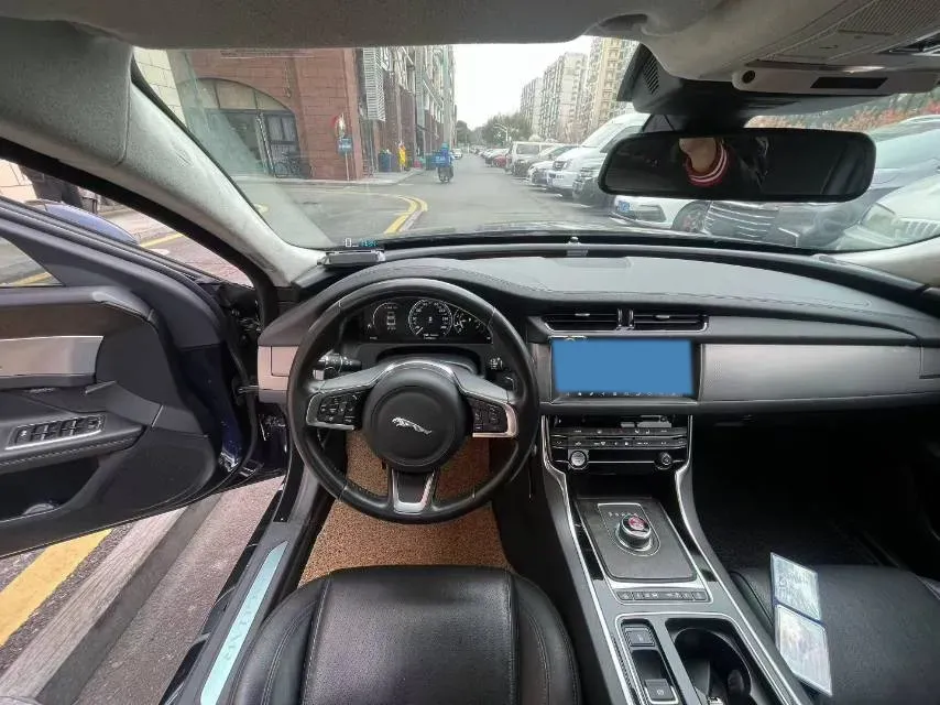 2018 Jaguar XF 2.0T 250HP L4 8AT,autocango,china used car exporter,china ev exporter,chinese used car exporter,chinese used ev exporter