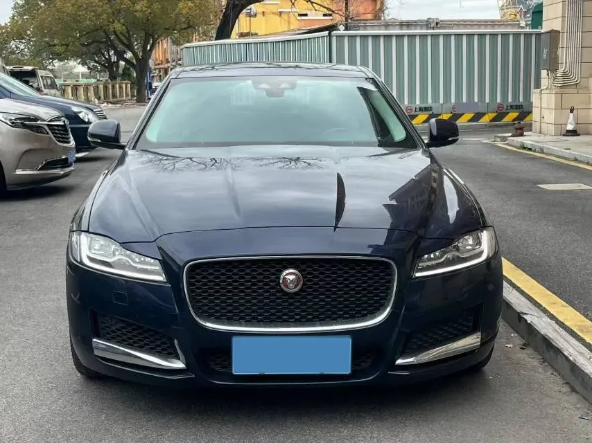 2018 Jaguar XF 2.0T 250HP L4 8AT,autocango,china used car exporter,china ev exporter,chinese used car exporter,chinese used ev exporter