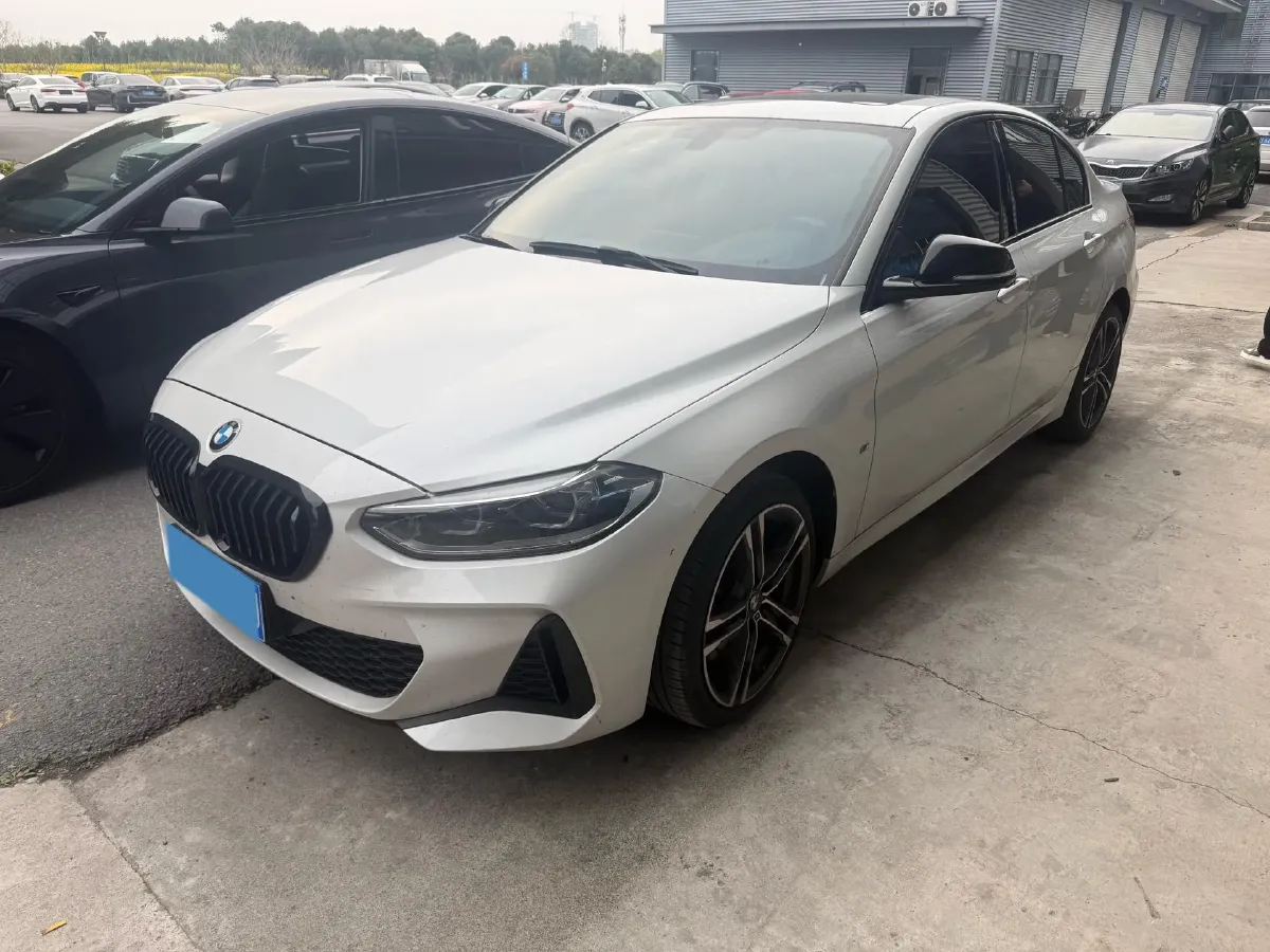 2021 BMW 1 Series 2.0T 192HP L4 7DCT,autocango,china used car exporter,china ev exporter,chinese used car exporter,chinese used ev exporter