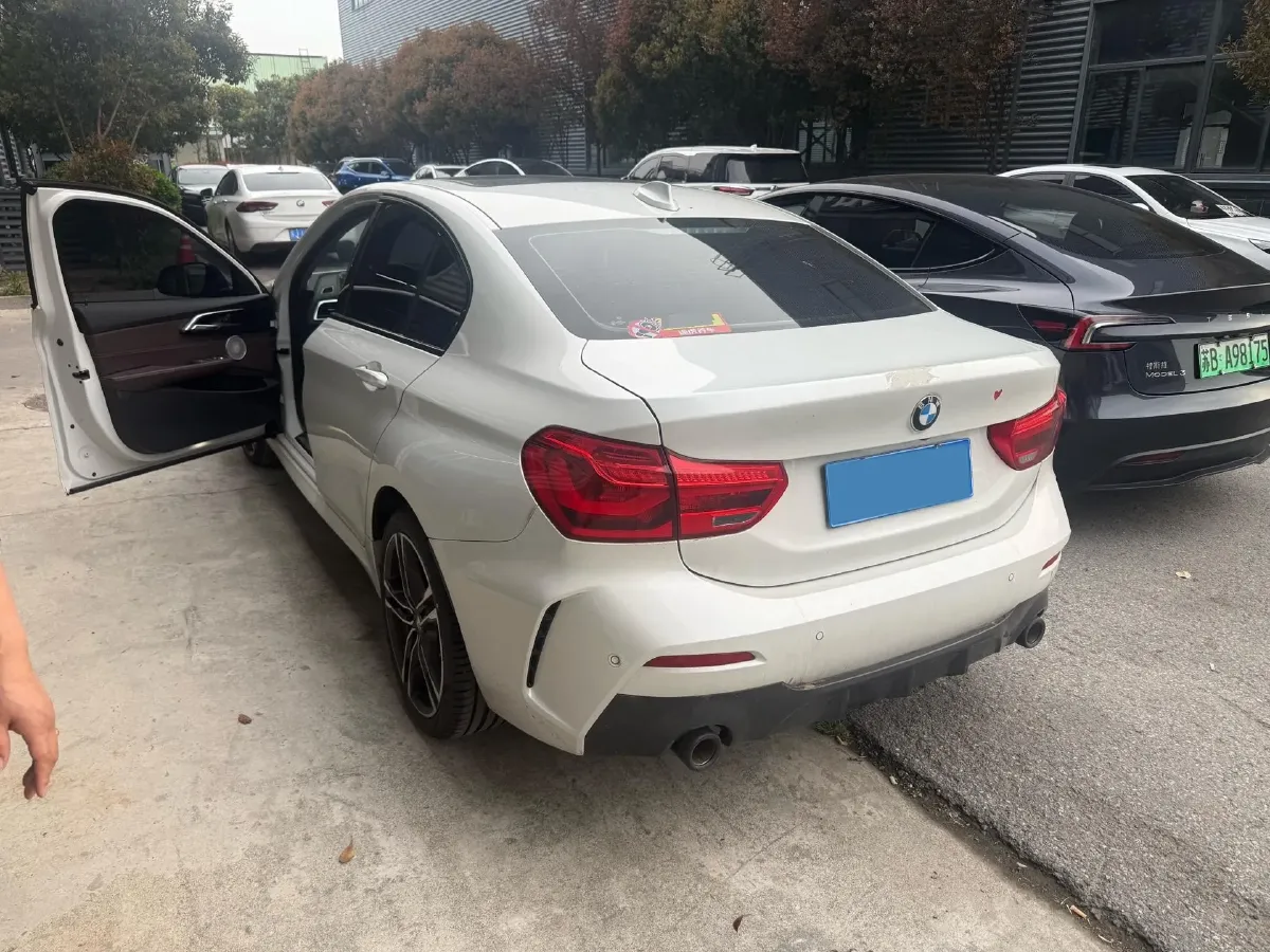 2021 BMW 1 Series 2.0T 192HP L4 7DCT,autocango,china used car exporter,china ev exporter,chinese used car exporter,chinese used ev exporter