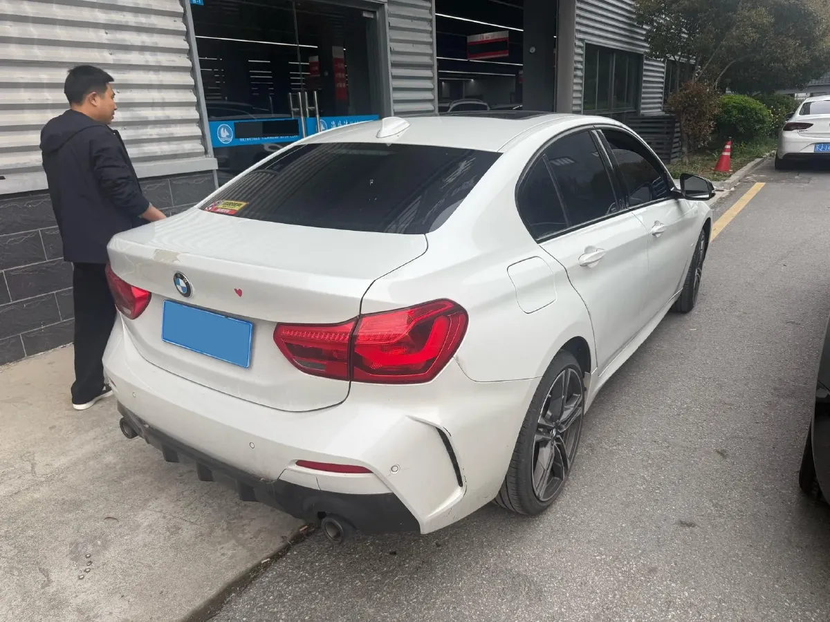 2021 BMW 1 Series 2.0T 192HP L4 7DCT,autocango,china used car exporter,china ev exporter,chinese used car exporter,chinese used ev exporter