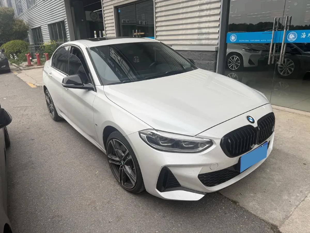 2021 BMW 1 Series 2.0T 192HP L4 7DCT,autocango,china used car exporter,china ev exporter,chinese used car exporter,chinese used ev exporter