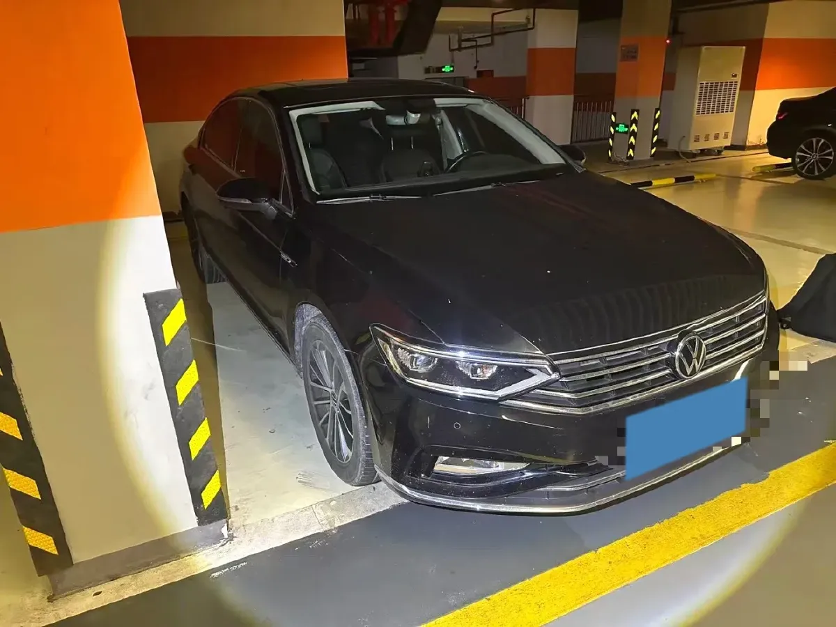 2020 Volkswagen Magotan 2.0T 186HP L4 7DCT,autocango,china used car exporter,china ev exporter,chinese used car exporter,chinese used ev exporter