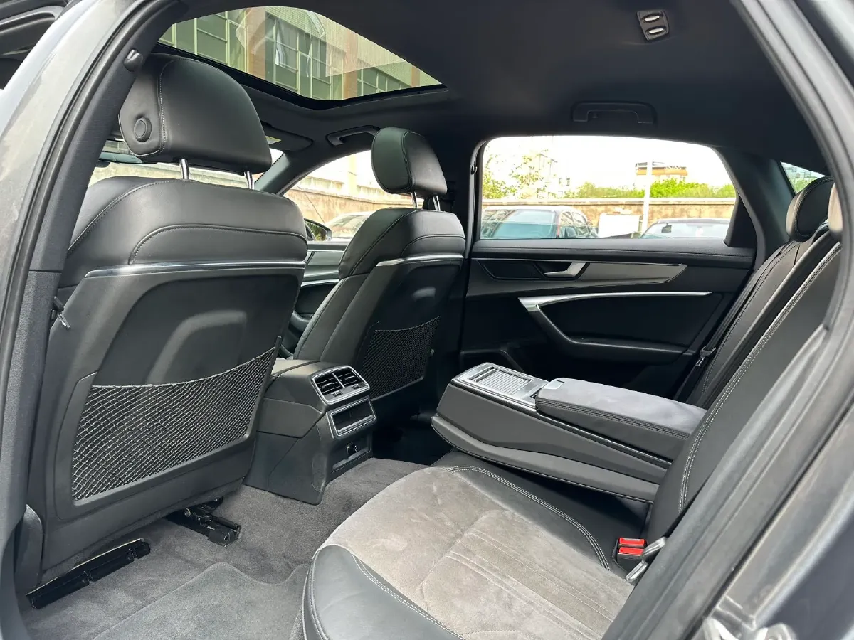 2020 Audi A6L 2.0T 190HP L4 7DCT,autocango,china used car exporter,china ev exporter,chinese used car exporter,chinese used ev exporter