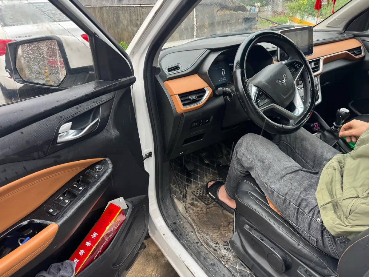 2018 WuLing HongGuang S3 1.5L 112HP L4 6MT,autocango,china used car exporter,china ev exporter,chinese used car exporter,chinese used ev exporter