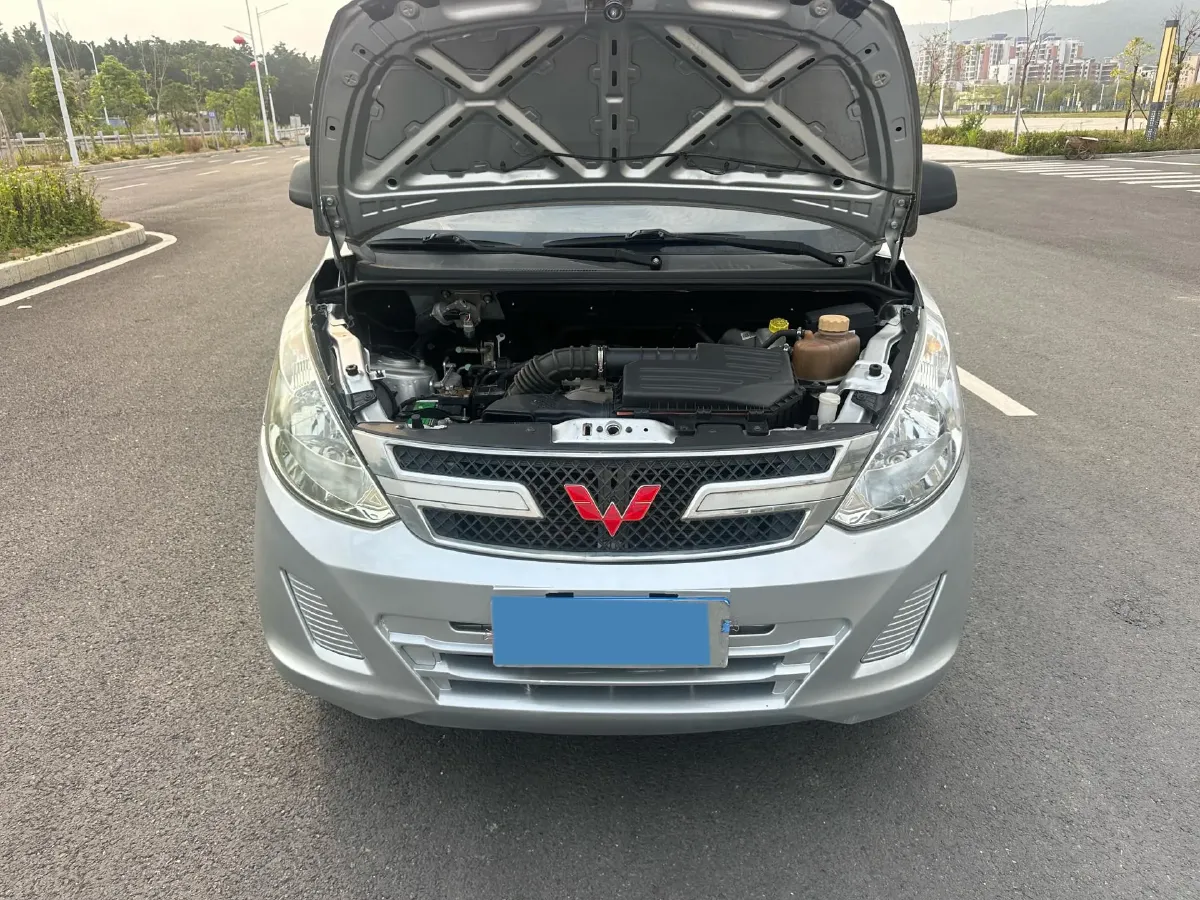 2019 WuLing RongGuang V 1.5L 112HP L4 5MT,autocango,china used car exporter,china ev exporter,chinese used car exporter,chinese used ev exporter