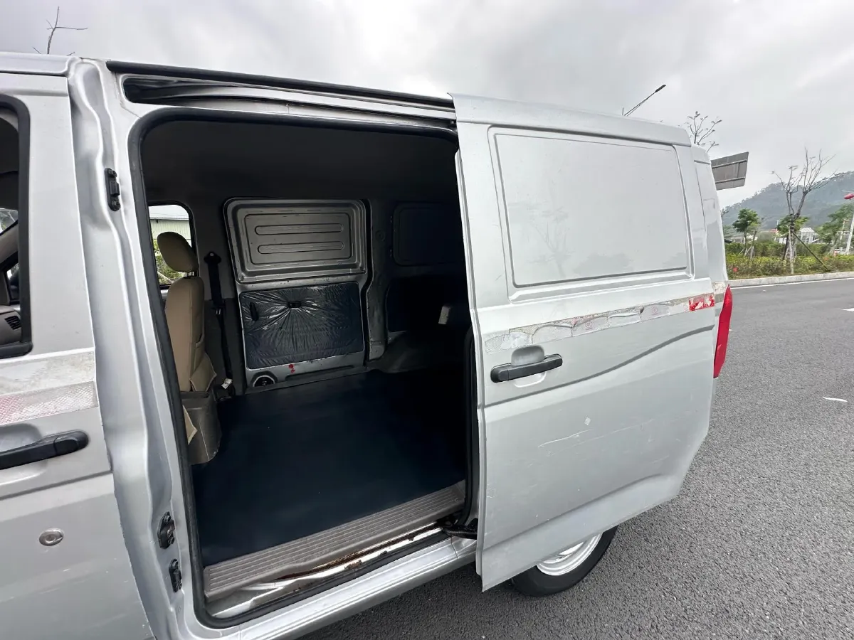 2019 WuLing RongGuang V 1.5L 112HP L4 5MT,autocango,china used car exporter,china ev exporter,chinese used car exporter,chinese used ev exporter