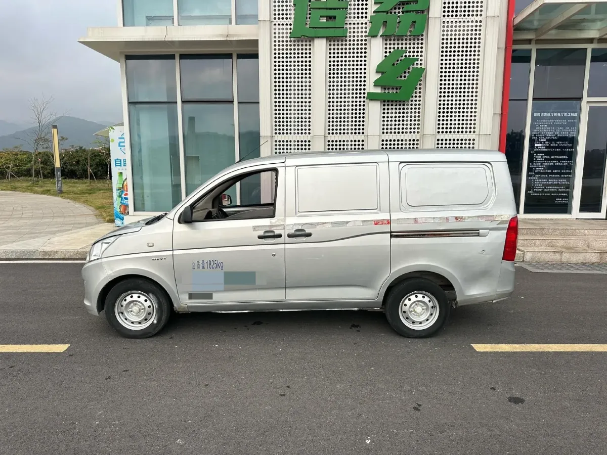 2019 WuLing RongGuang V 1.5L 112HP L4 5MT,autocango,china used car exporter,china ev exporter,chinese used car exporter,chinese used ev exporter