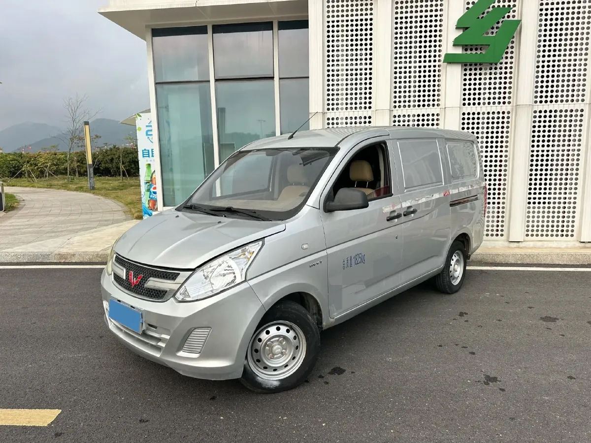 2019 WuLing RongGuang V 1.5L 112HP L4 5MT,autocango,china used car exporter,china ev exporter,chinese used car exporter,chinese used ev exporter