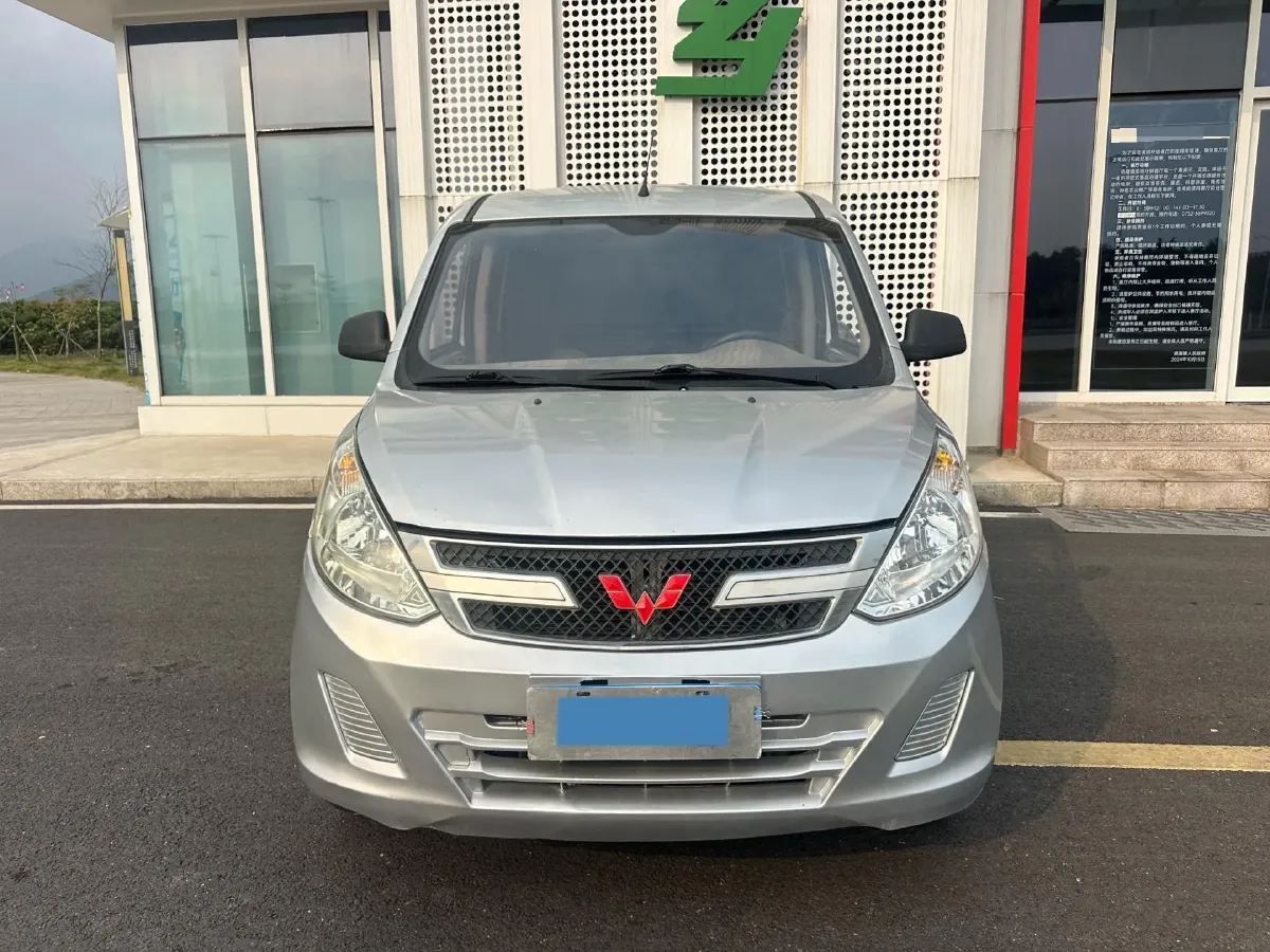 2019 WuLing RongGuang V 1.5L 112HP L4 5MT,autocango,china used car exporter,china ev exporter,chinese used car exporter,chinese used ev exporter