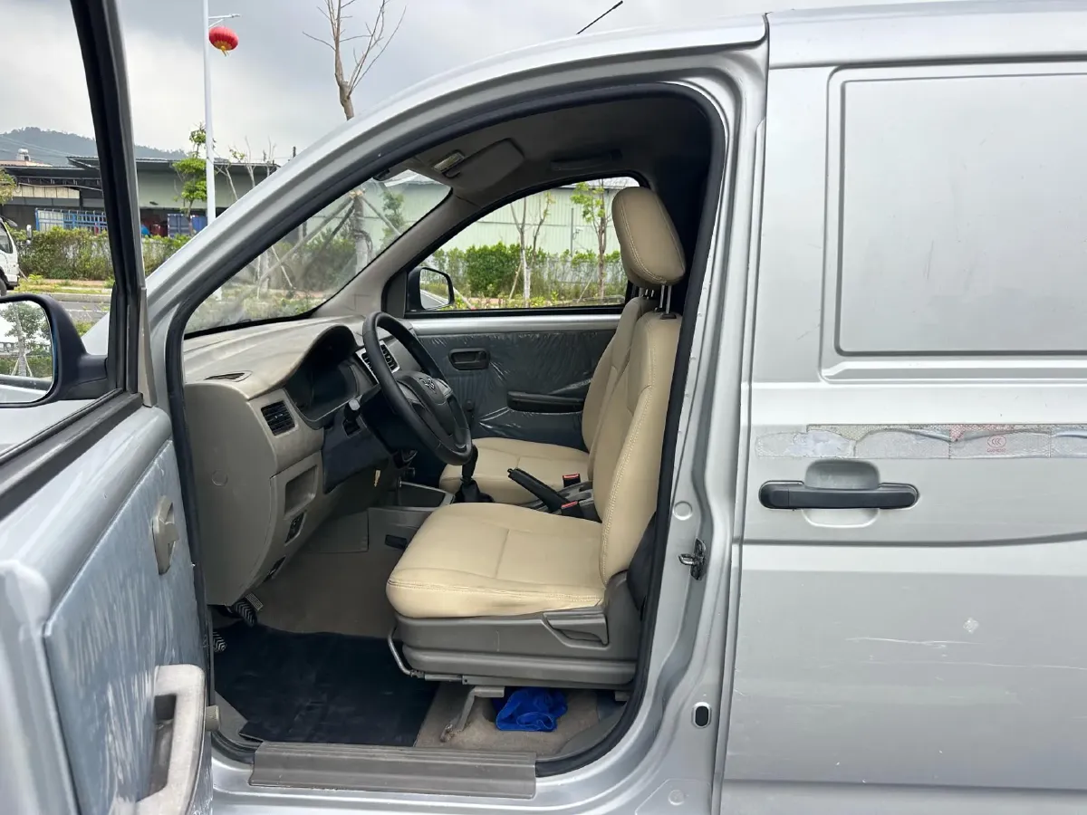 2019 WuLing RongGuang V 1.5L 112HP L4 5MT,autocango,china used car exporter,china ev exporter,chinese used car exporter,chinese used ev exporter