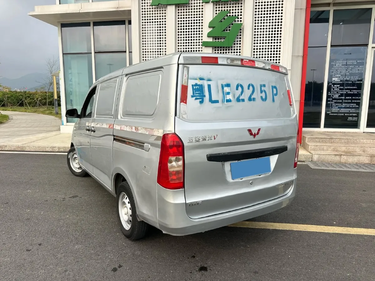 2019 WuLing RongGuang V 1.5L 112HP L4 5MT,autocango,china used car exporter,china ev exporter,chinese used car exporter,chinese used ev exporter