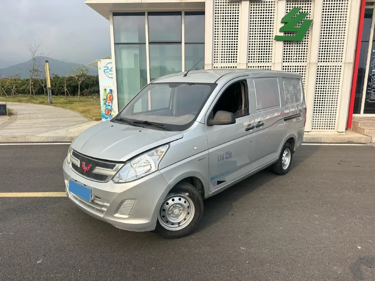 2019 WuLing RongGuang V 1.5L 112HP L4 5MT,autocango,china used car exporter,china ev exporter,chinese used car exporter,chinese used ev exporter