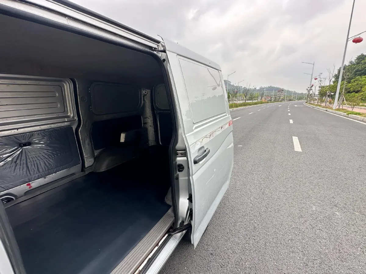 2019 WuLing RongGuang V 1.5L 112HP L4 5MT,autocango,china used car exporter,china ev exporter,chinese used car exporter,chinese used ev exporter