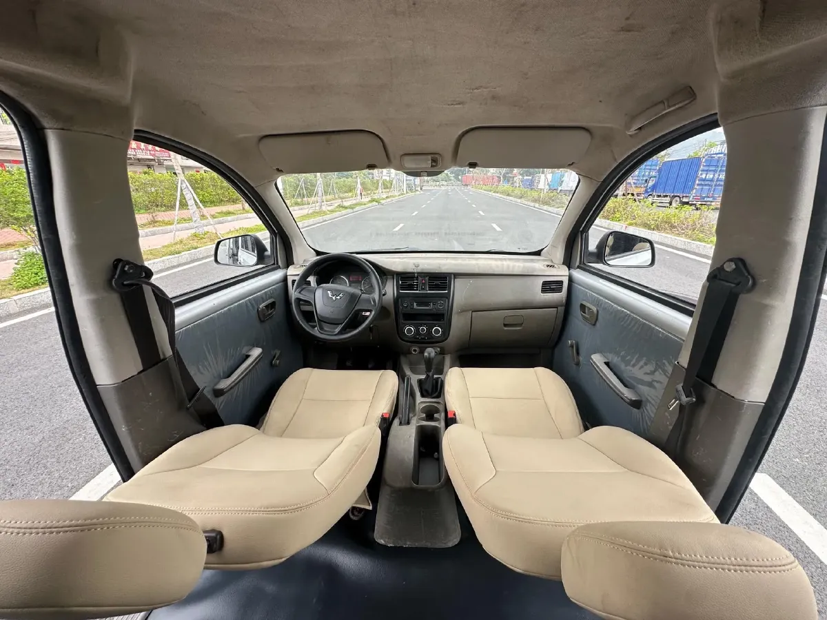 2019 WuLing RongGuang V 1.5L 112HP L4 5MT,autocango,china used car exporter,china ev exporter,chinese used car exporter,chinese used ev exporter