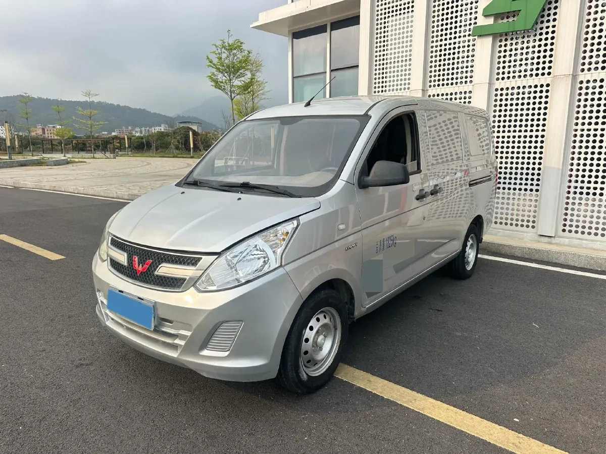 2019 WuLing RongGuang V 1.5L 112HP L4 5MT,autocango,china used car exporter,china ev exporter,chinese used car exporter,chinese used ev exporter