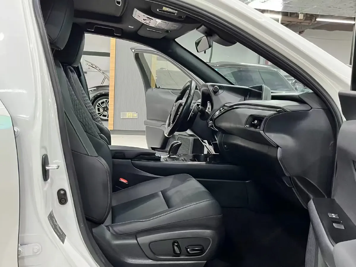 2020 Lexus UX BEV 54.35KWH,autocango,china used car exporter,china ev exporter,chinese used car exporter,chinese used ev exporter