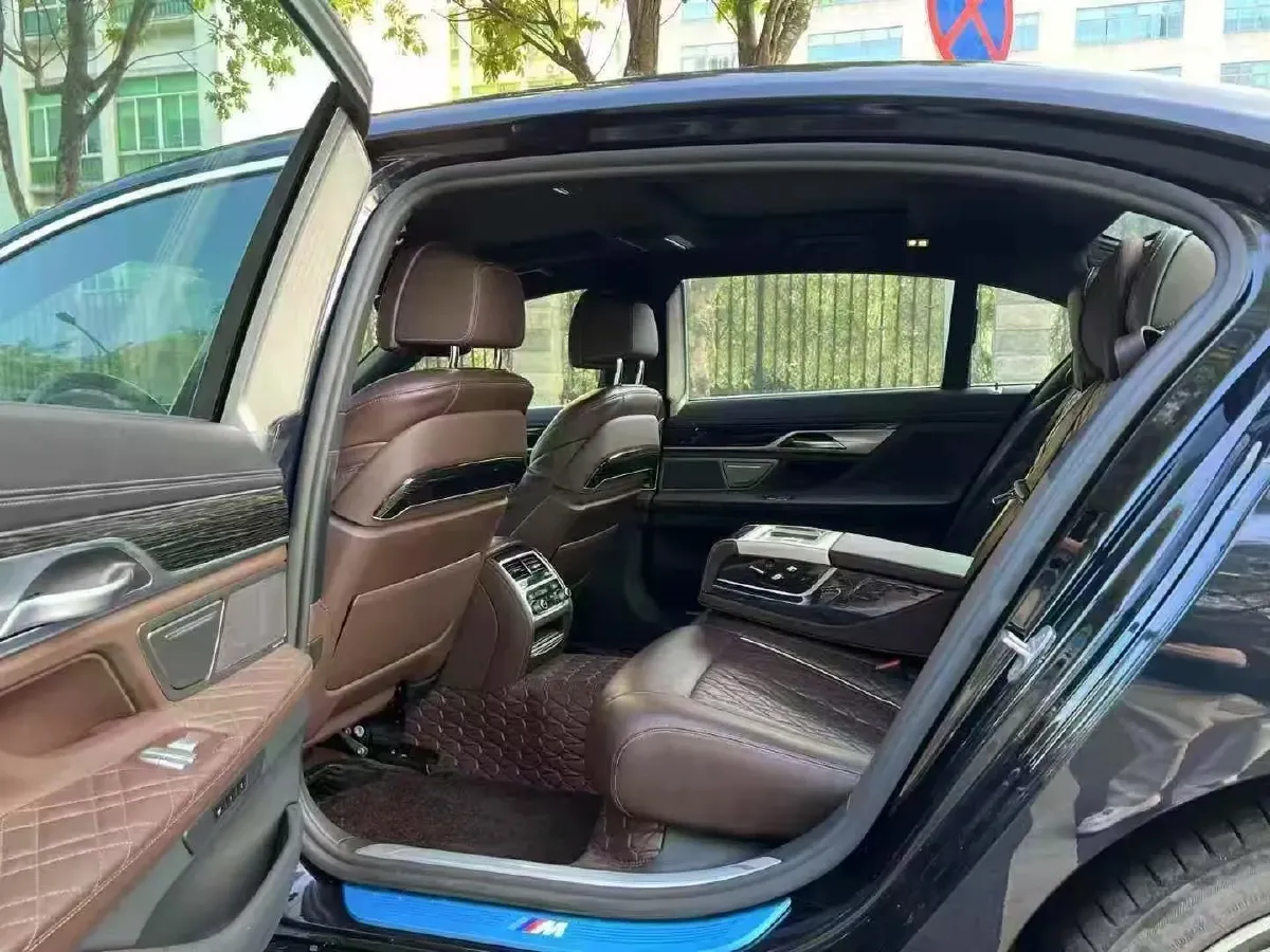 2019 BMW 7 Series 3.0T 340HP L6 8AT,autocango,china used car exporter,china ev exporter,chinese used car exporter,chinese used ev exporter