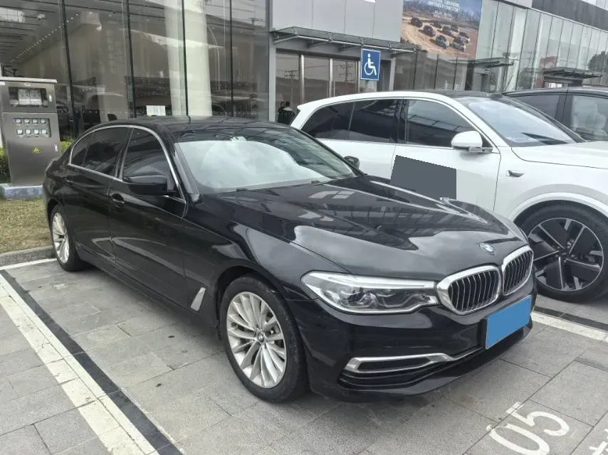 2020 BMW 5 Series 2.0T 252HP L4 8AT,autocango,china used car exporter,china ev exporter,chinese used car exporter,chinese used ev exporter