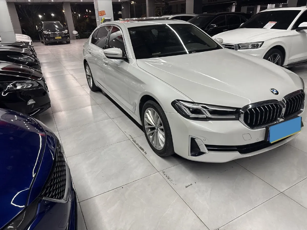 2022 BMW 5 Series 2.0T 184HP L4 8AT,autocango,china used car exporter,china ev exporter,chinese used car exporter,chinese used ev exporter