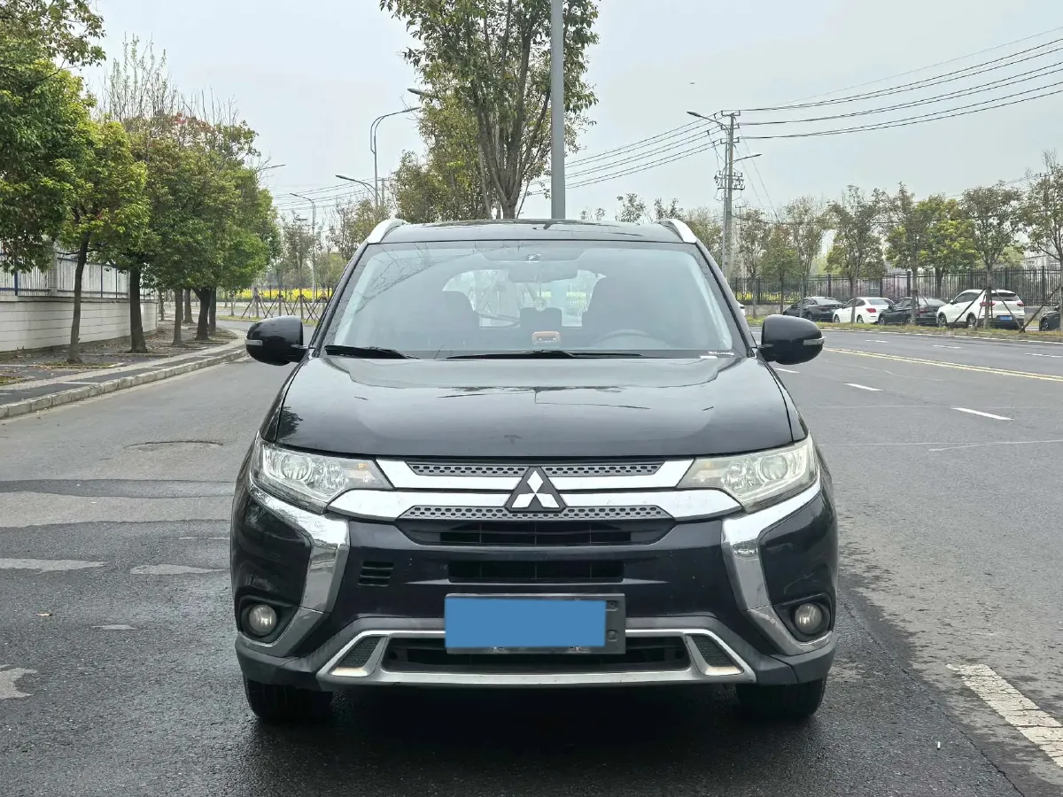 2020 Mitsubishi Outlander 2.0L 166HP L4 CVT,autocango,china used car exporter,china ev exporter,chinese used car exporter,chinese used ev exporter