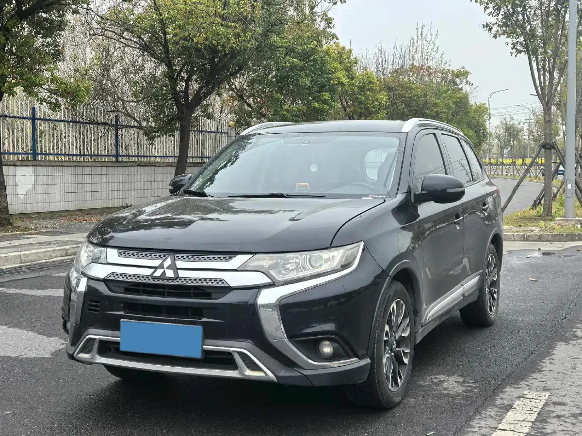 2020 Mitsubishi Outlander 2.0L 166HP L4 CVT,autocango,china used car exporter,china ev exporter,chinese used car exporter,chinese used ev exporter