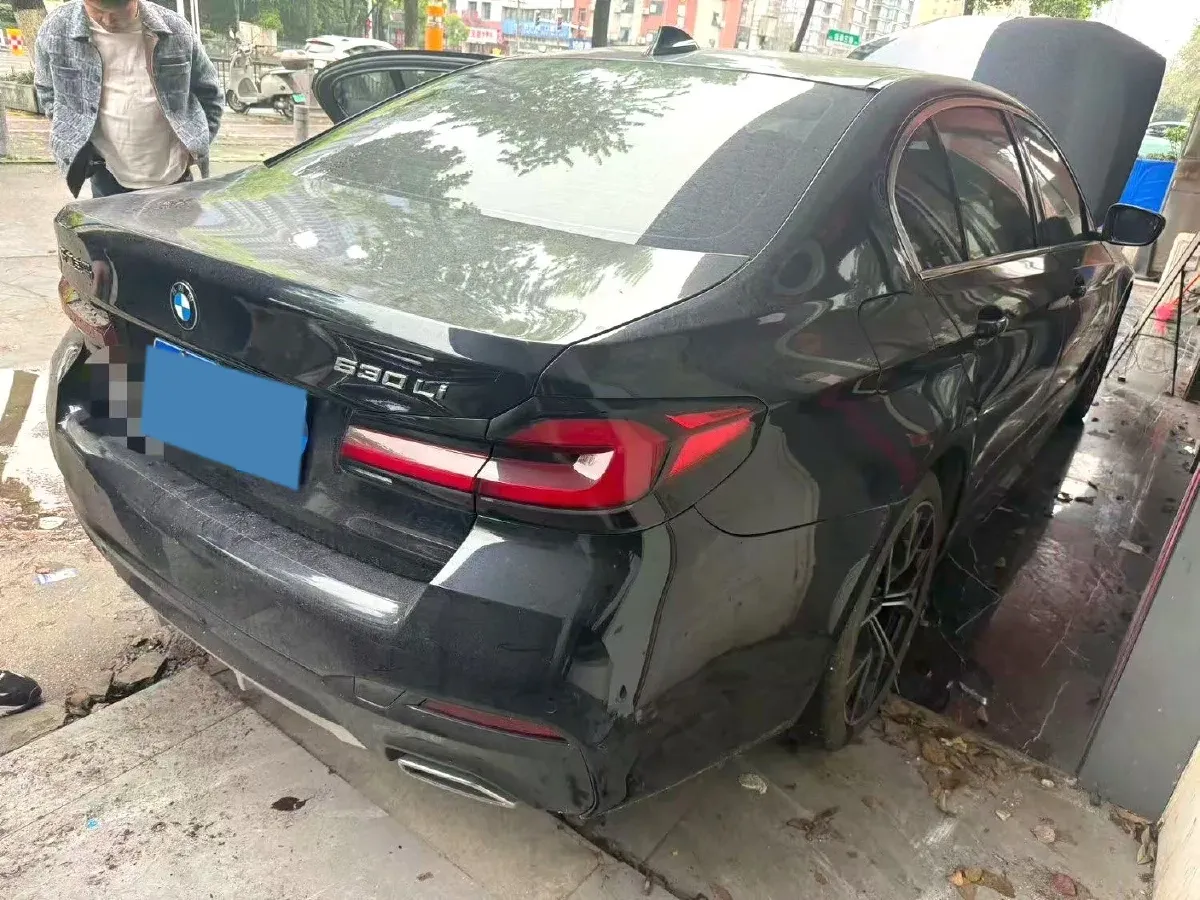 2022 BMW 5 Series 2.0T 252HP L4 8AT,autocango,china used car exporter,china ev exporter,chinese used car exporter,chinese used ev exporter