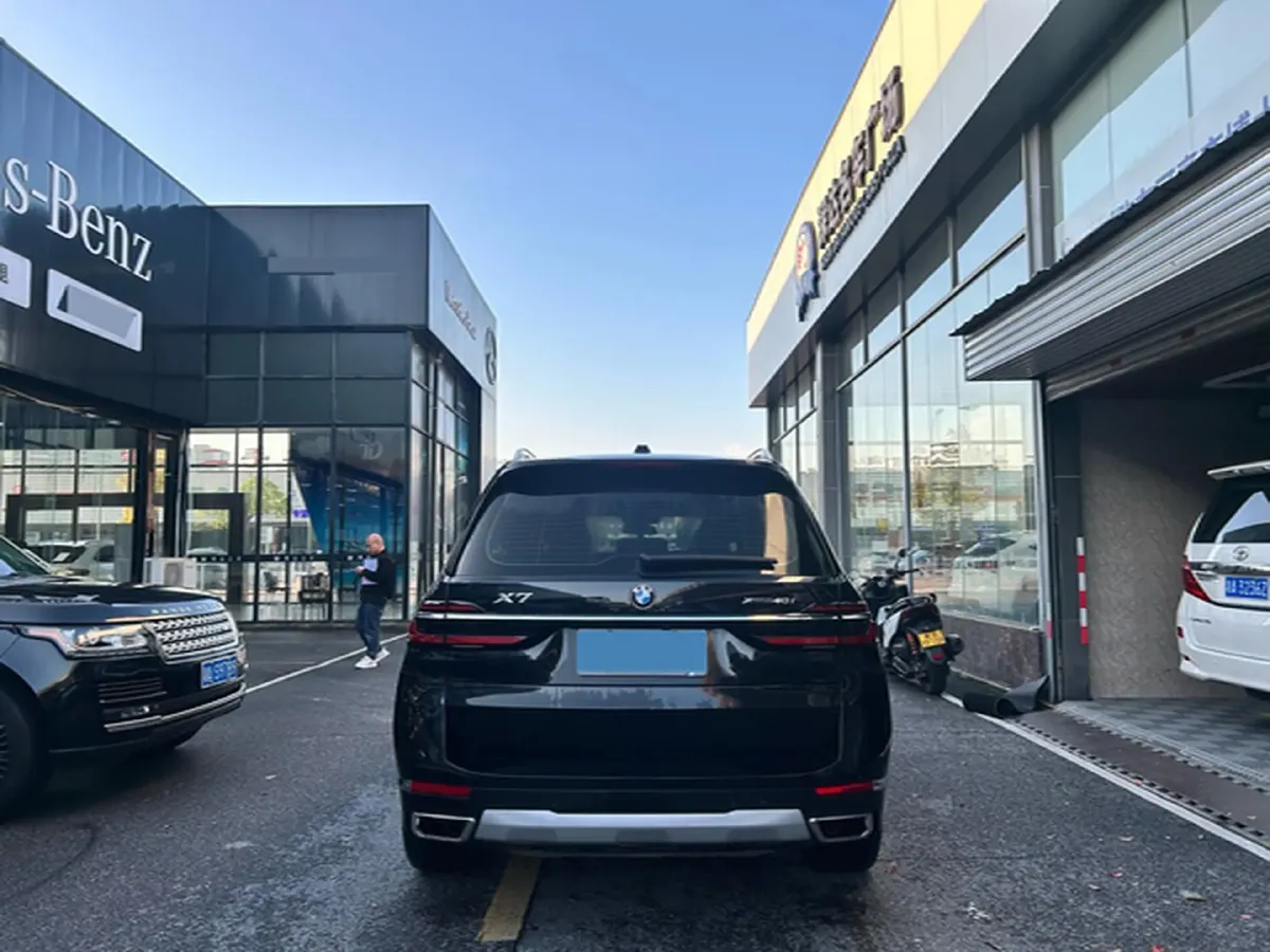 2023 BMW X7 3.0T 381HP L6 8AT,autocango,china used car exporter,china ev exporter,chinese used car exporter,chinese used ev exporter