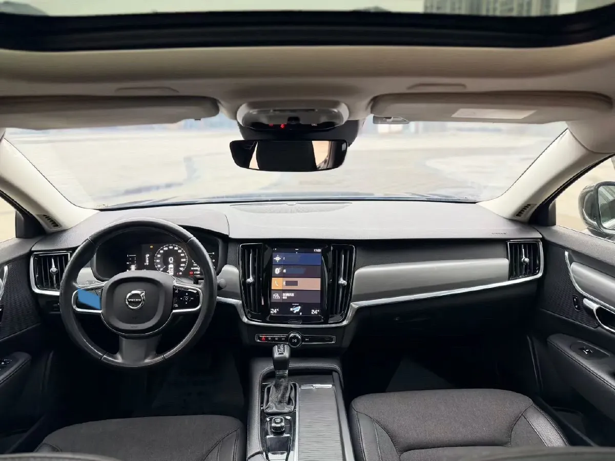 2020 Volvo S90 2.0T 190HP L4 8AT,autocango,china used car exporter,china ev exporter,chinese used car exporter,chinese used ev exporter