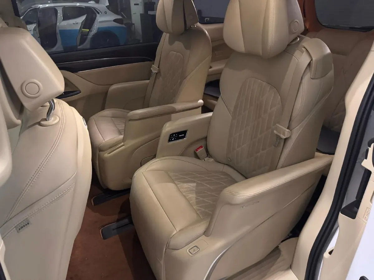 2022 Buick GL8 2.0T 237HP L4 9AT,autocango,china used car exporter,china ev exporter,chinese used car exporter,chinese used ev exporter