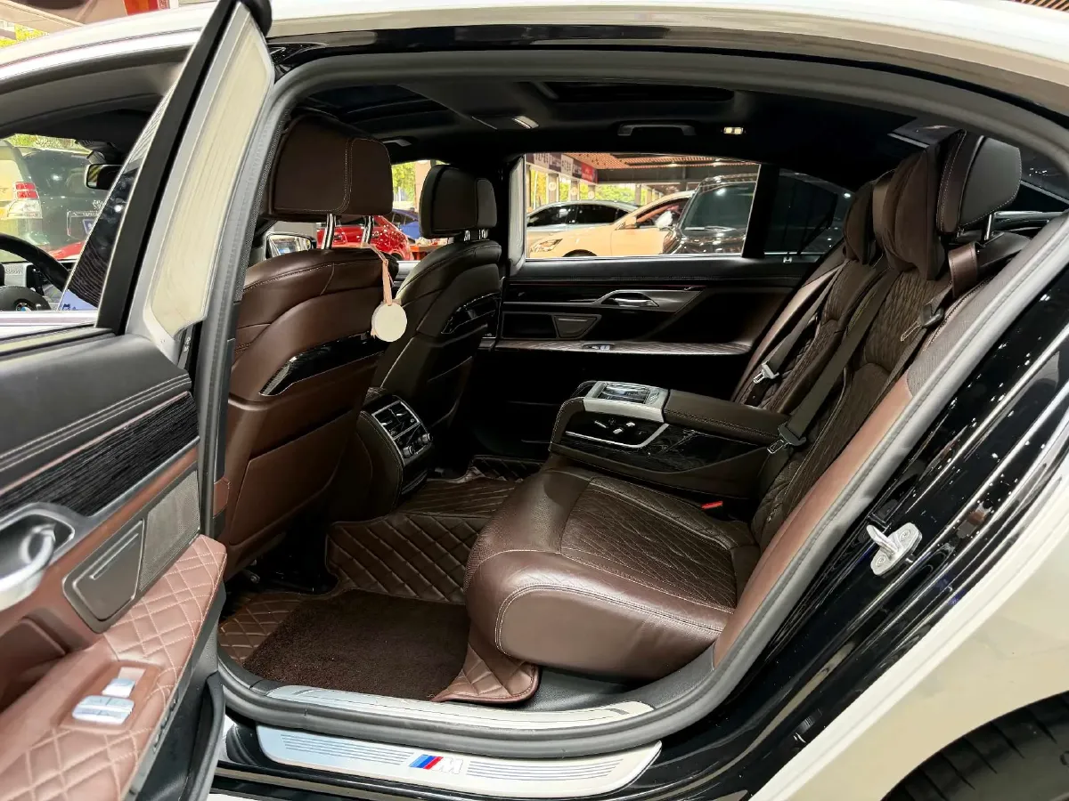 2019 BMW 7 Series 3.0T 340HP L6 8AT,autocango,china used car exporter,china ev exporter,chinese used car exporter,chinese used ev exporter