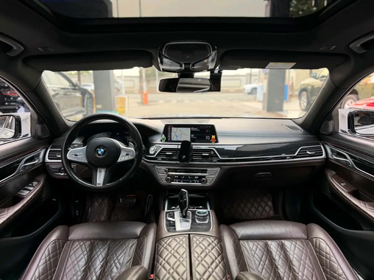 2019 BMW 7 Series 3.0T 340HP L6 8AT,autocango,china used car exporter,china ev exporter,chinese used car exporter,chinese used ev exporter