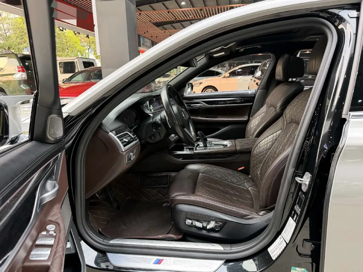 2019 BMW 7 Series 3.0T 340HP L6 8AT,autocango,china used car exporter,china ev exporter,chinese used car exporter,chinese used ev exporter