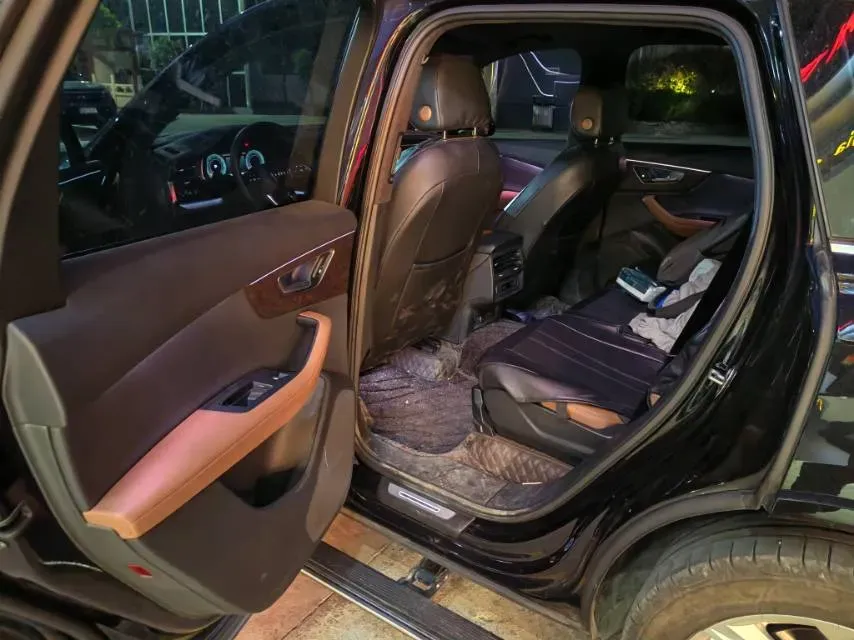 2023 Audi Q7 2.0T 265HP L4 8AT,autocango,china used car exporter,china ev exporter,chinese used car exporter,chinese used ev exporter