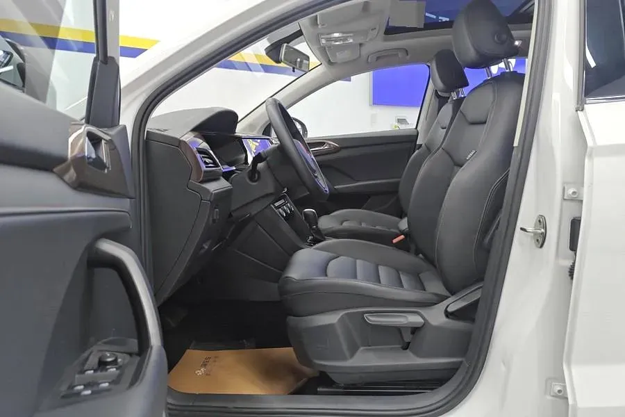 2019 MINI MINI 1.5T 102HP L3 7DCT,autocango,china used car exporter,china ev exporter,chinese used car exporter,chinese used ev exporter