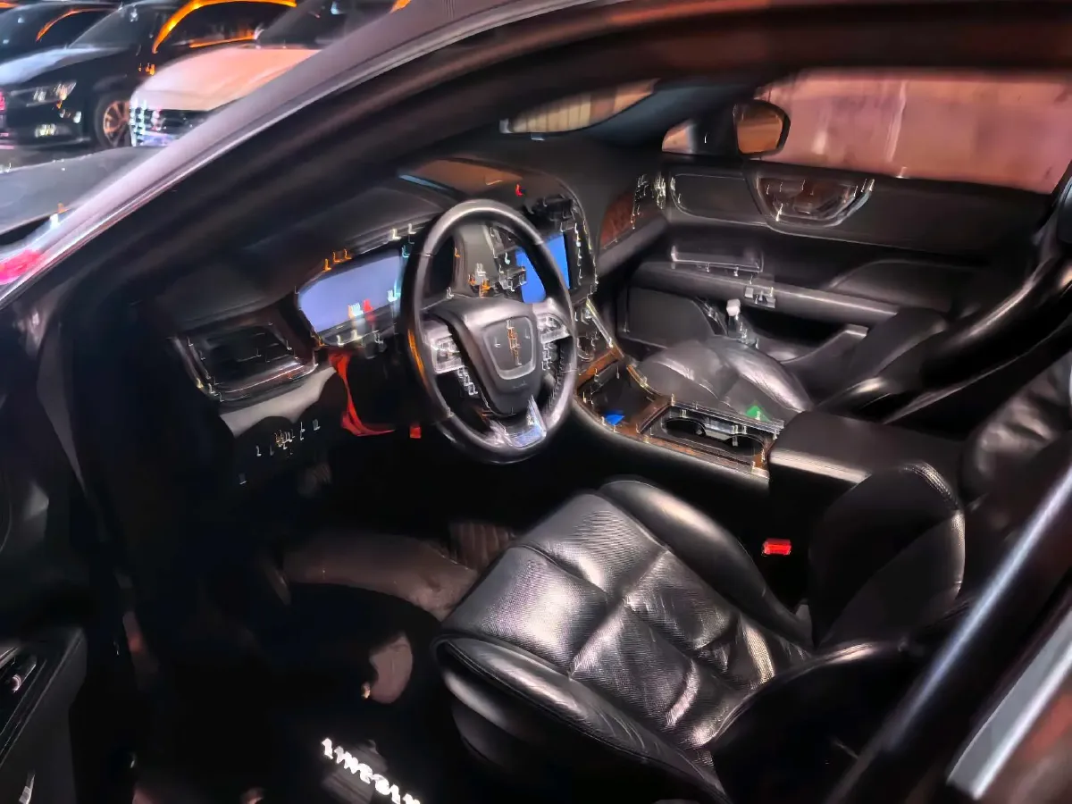 2018 Lincoln Continental 2.0T 261HP L4 6AT,autocango,china used car exporter,china ev exporter,chinese used car exporter,chinese used ev exporter