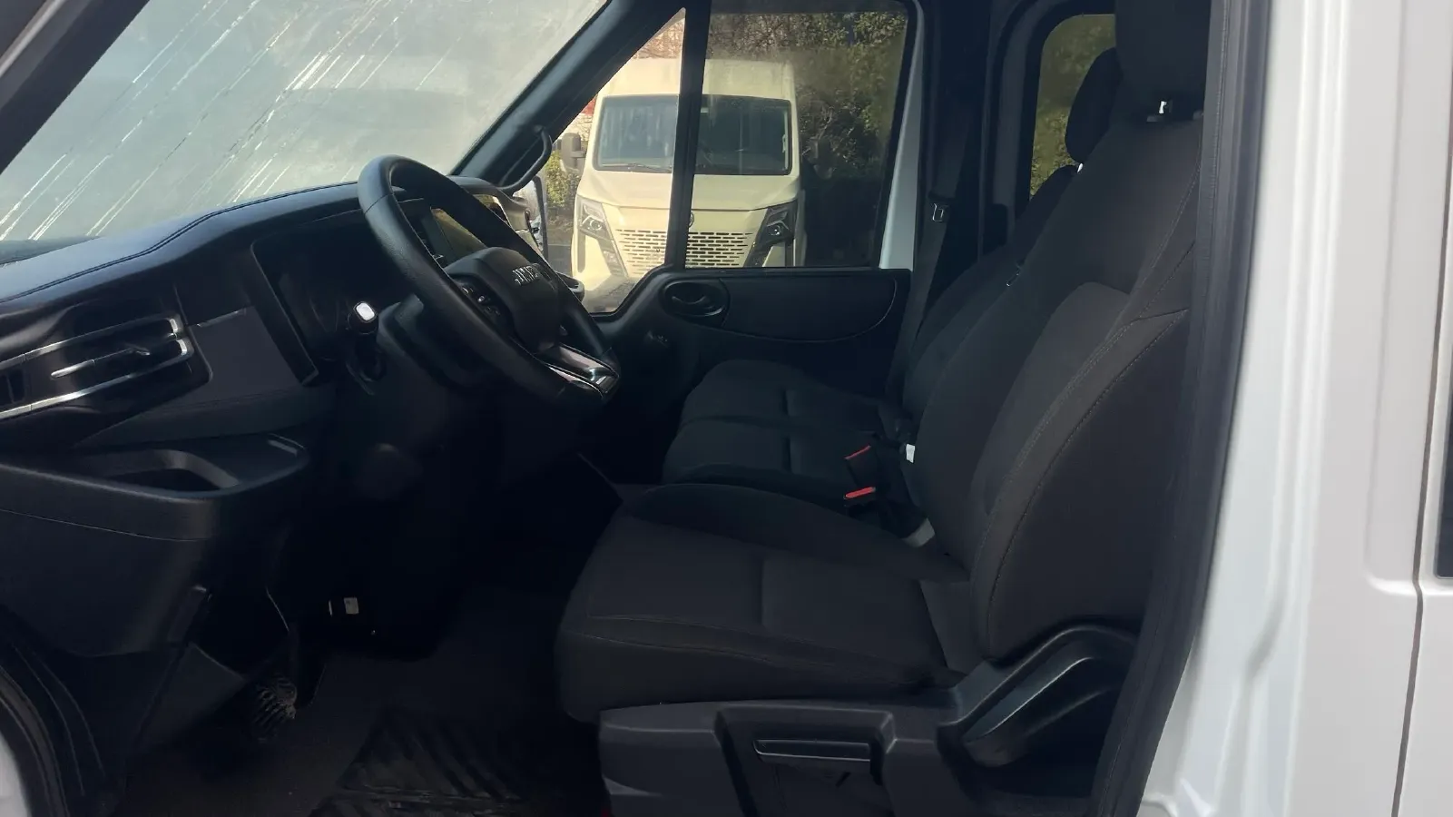 2020 Ford Transit 2.0T 121HP L4 5MT,autocango,china used car exporter,china ev exporter,chinese used car exporter,chinese used ev exporter