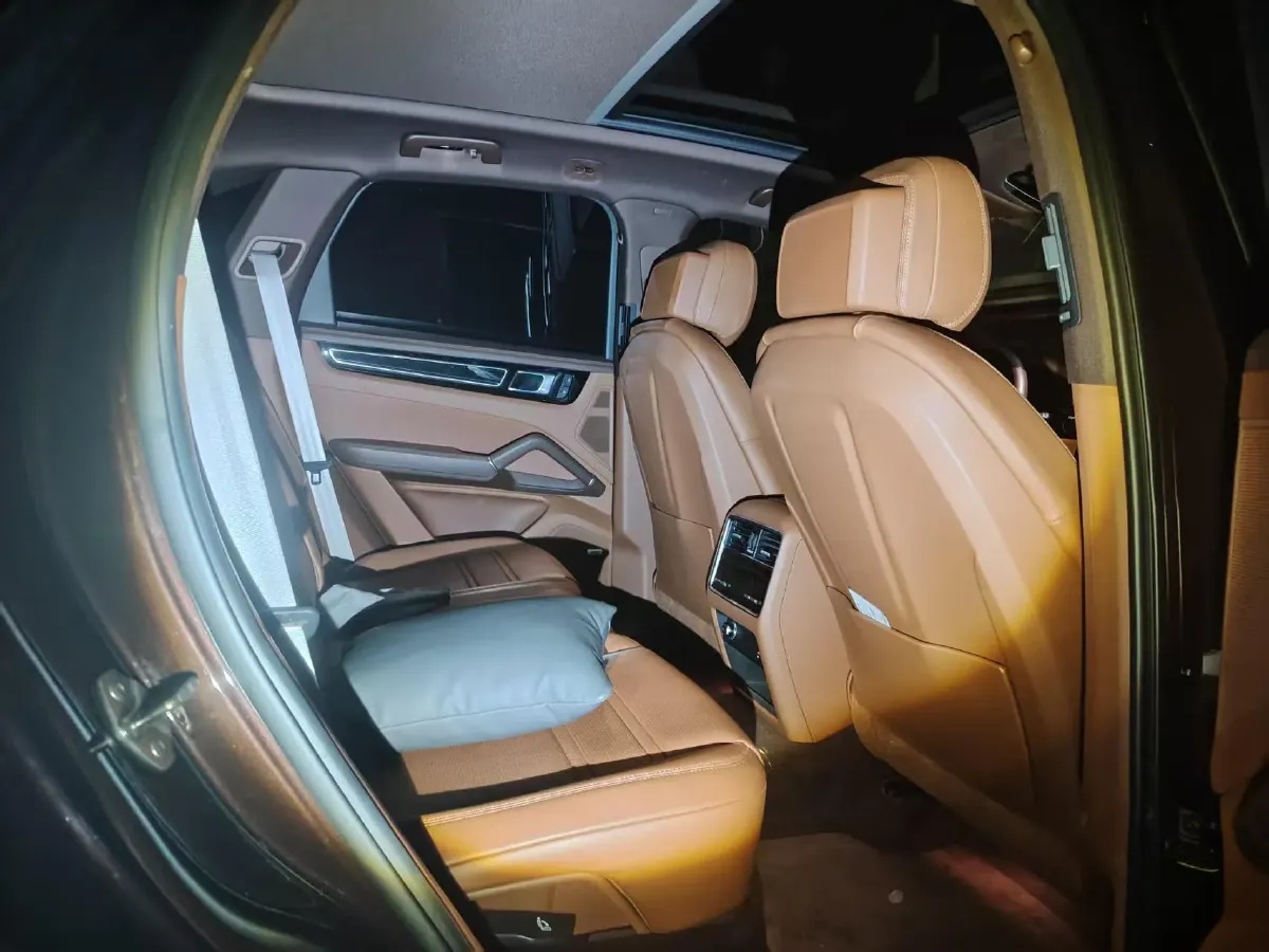 2023 Porsche Cayenne 3.0T 340HP V6 8AT,autocango,china used car exporter,china ev exporter,chinese used car exporter,chinese used ev exporter