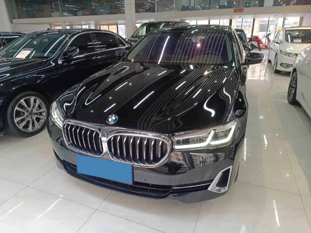 2022 BMW 5 Series 2.0T 252HP L4 8AT,autocango,china used car exporter,china ev exporter,chinese used car exporter,chinese used ev exporter