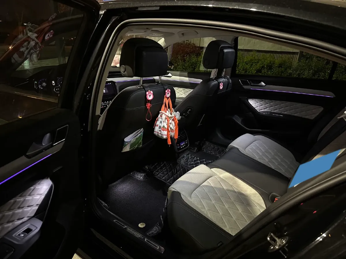 2023 Volkswagen Magotan 2.0T 186HP L4 7DCT,autocango,china used car exporter,china ev exporter,chinese used car exporter,chinese used ev exporter