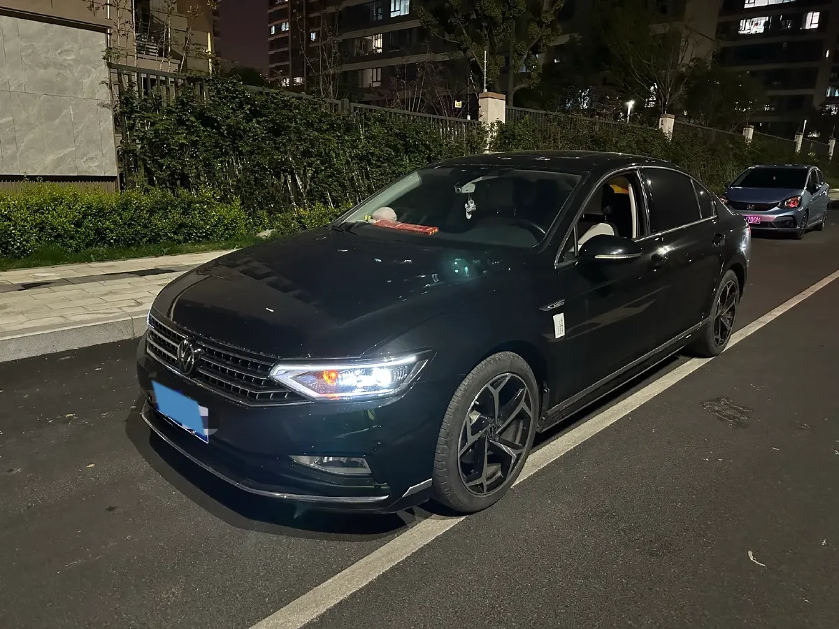 2023 Volkswagen Magotan 2.0T 186HP L4 7DCT,autocango,china used car exporter,china ev exporter,chinese used car exporter,chinese used ev exporter