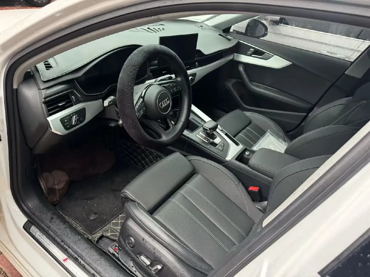 2024 Audi A4L 2.0T 190HP L4 7DCT,autocango,china used car exporter,china ev exporter,chinese used car exporter,chinese used ev exporter