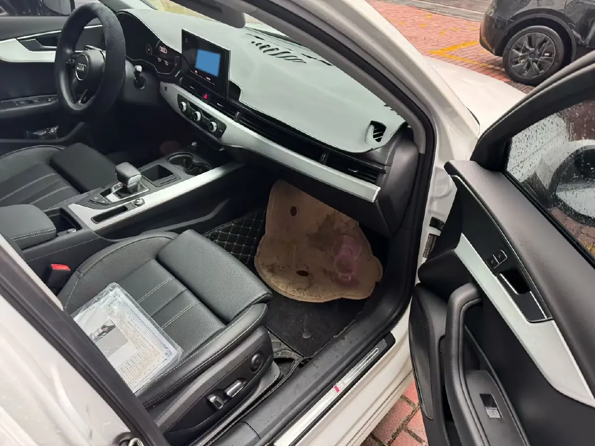 2024 Audi A4L 2.0T 190HP L4 7DCT,autocango,china used car exporter,china ev exporter,chinese used car exporter,chinese used ev exporter