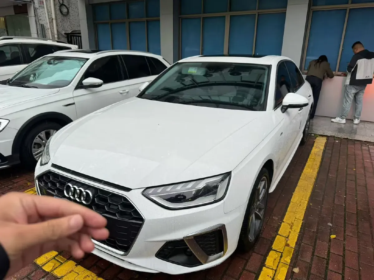 2024 Audi A4L 2.0T 190HP L4 7DCT,autocango,china used car exporter,china ev exporter,chinese used car exporter,chinese used ev exporter