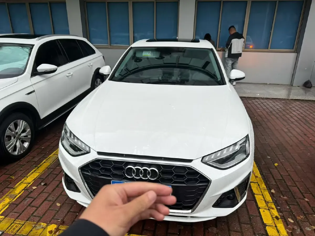 2024 Audi A4L 2.0T 190HP L4 7DCT,autocango,china used car exporter,china ev exporter,chinese used car exporter,chinese used ev exporter