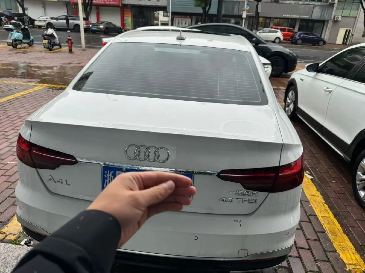 2024 Audi A4L 2.0T 190HP L4 7DCT,autocango,china used car exporter,china ev exporter,chinese used car exporter,chinese used ev exporter