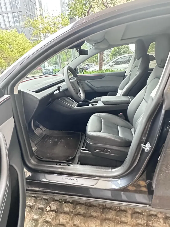 2025 Tesla Model Y BEV 62.5KWH,autocango,china used car exporter,china ev exporter,chinese used car exporter,chinese used ev exporter